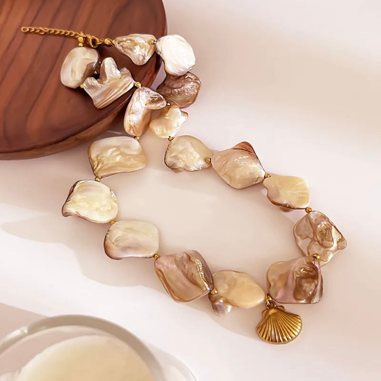 Shell Choker Necklace