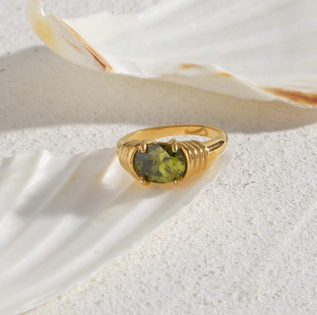 Retro Green Stone Spiral Ring