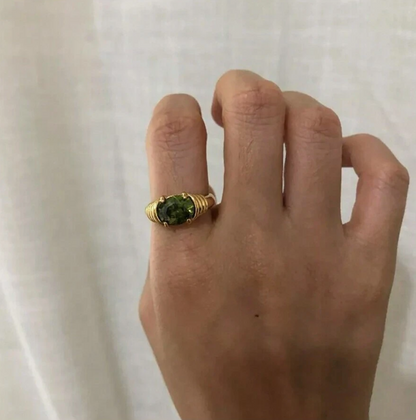 Retro Green Stone Spiral Ring