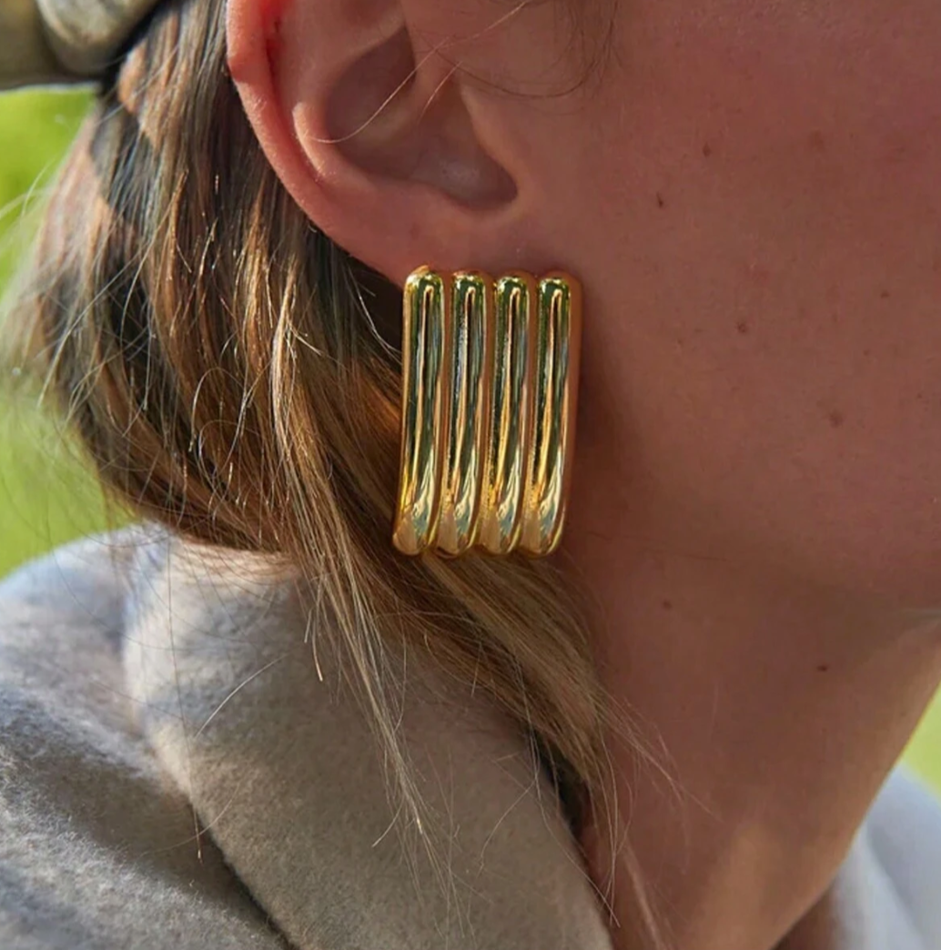 Oversize Ribbed Large Earring