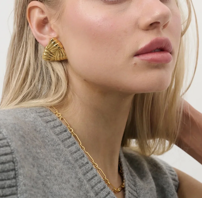 Elegance Gold Earring