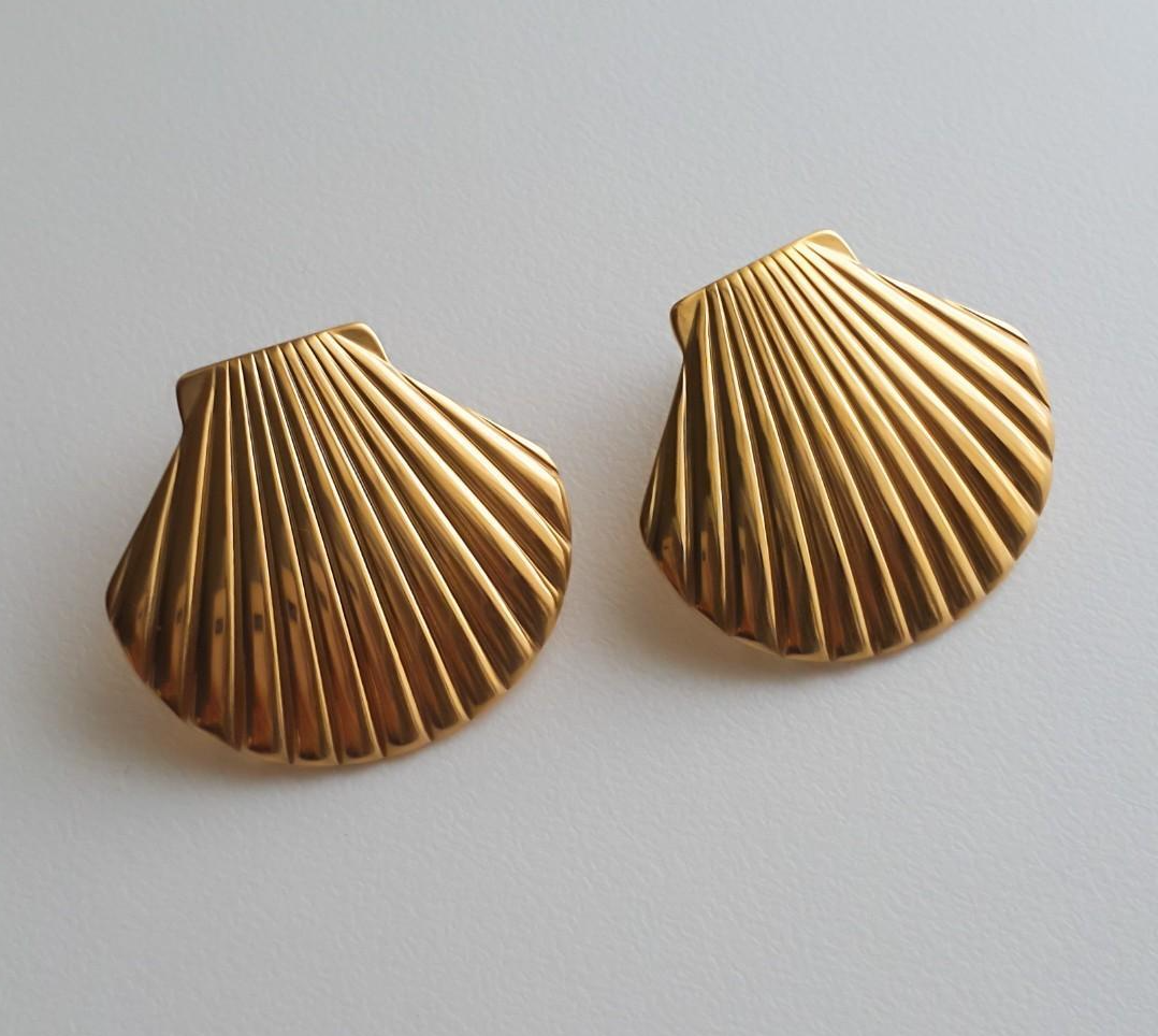 Shell Oversize Earring