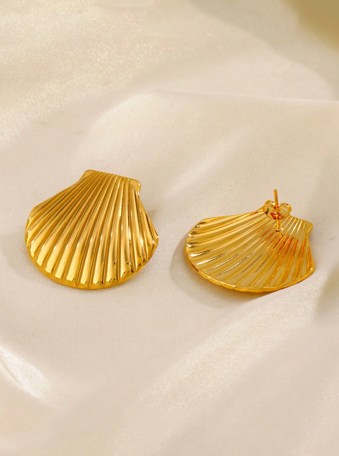 Shell Oversize Earring